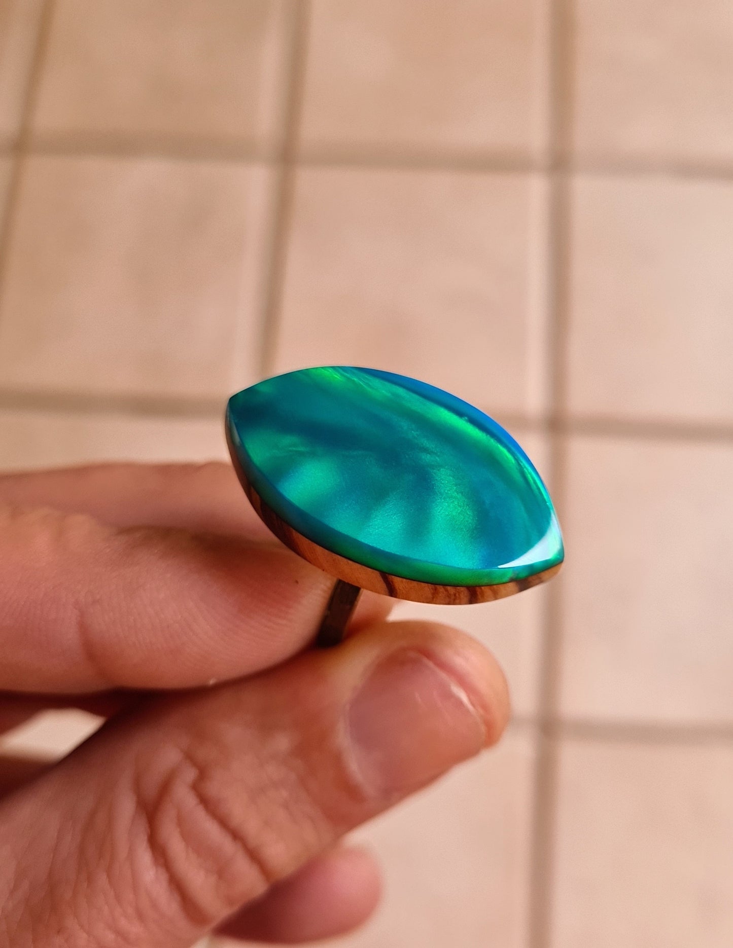 Unikatan prsten od tirkiznog lab opala